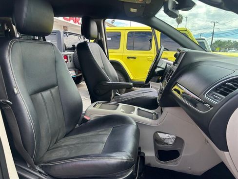 Used 2019 Dodge Grand Caravan SXT FWD image 31