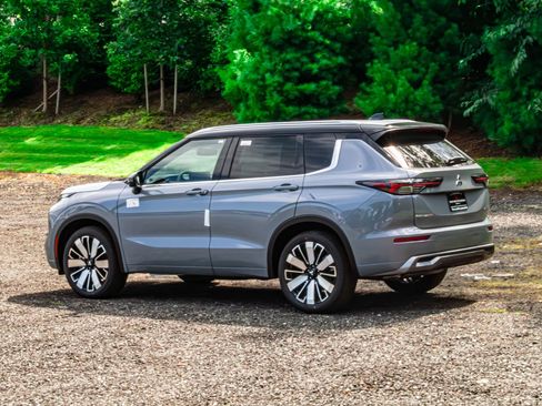 New 2025 Mitsubishi Outlander SEL image 5
