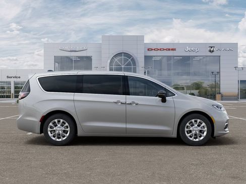 New 2026 Chrysler Pacifica Select AWD/4WD image 22