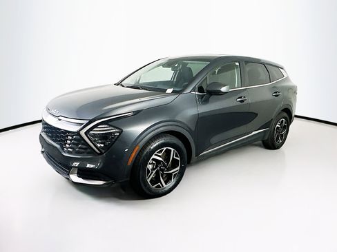 Used 2025 Kia Sportage LX image 3