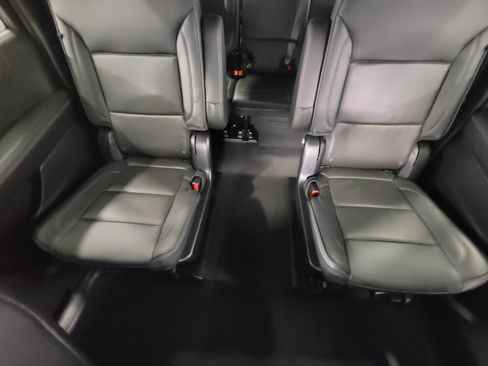 Used 2025 GMC Yukon XL Denali AWD/4WD image 24
