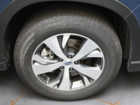 Certified 2025 Subaru Ascent Premium AWD/4WD image 10