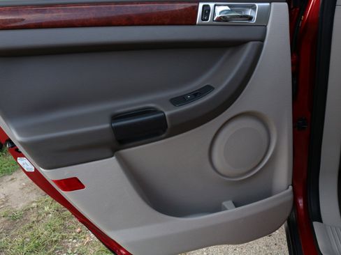 Used 2004 Chrysler Pacifica AWD image 30