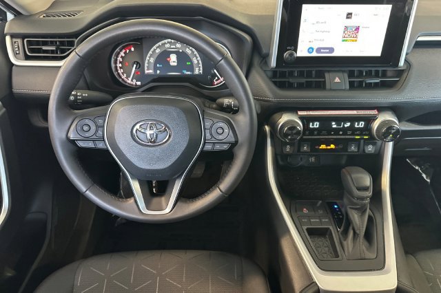 Used 2025 Toyota RAV4 XLE w/ Convenience Package FWD image 18