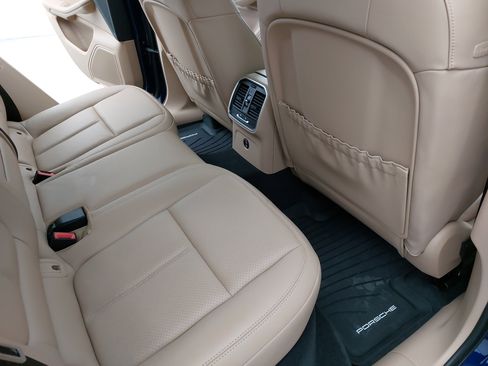 Used 2024 Porsche Macan image 13