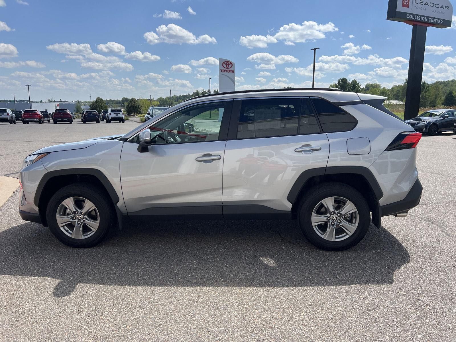 Used 2025 Toyota RAV4 XLE w/ Convenience Package AWD/4WD image 11