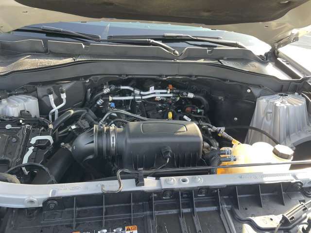 Used 2024 Ford Explorer XLT w/ Equipment Group 202A RWD image 28