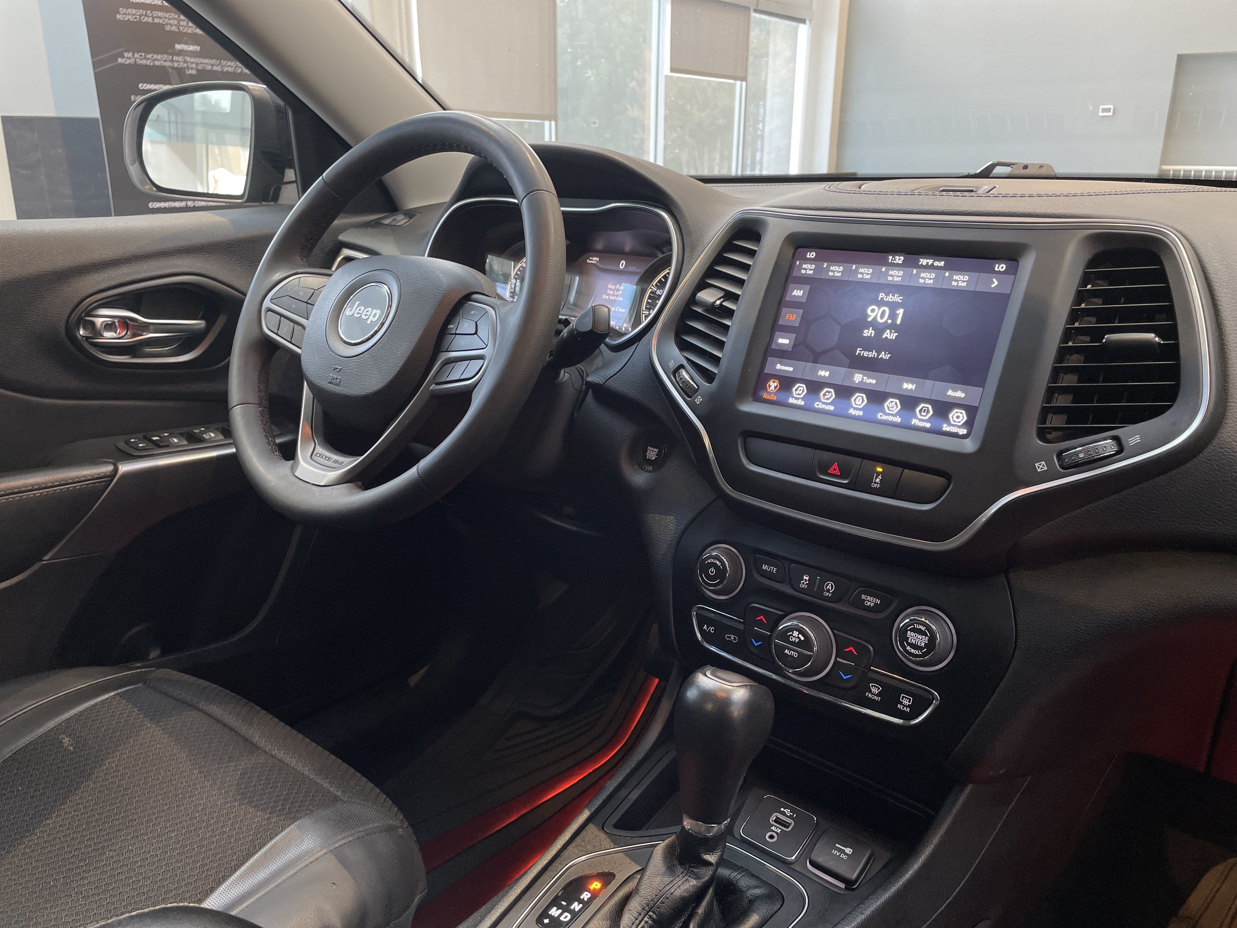 Used 2022 Jeep Cherokee Latitude Lux w/ Sun & Sound Group FWD image 36