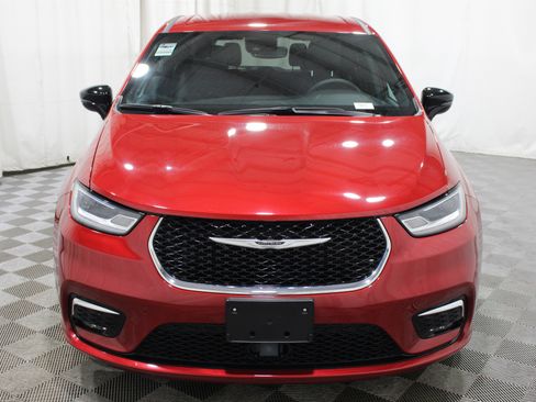 Used 2025 Chrysler Pacifica Select FWD image 35
