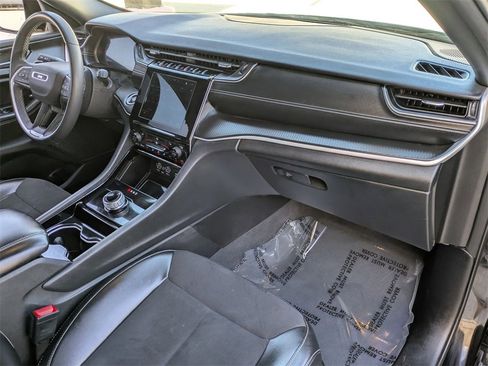 Used 2023 Jeep Grand Cherokee Altitude image 29