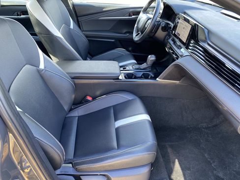 Used 2025 Toyota Camry SE image 22