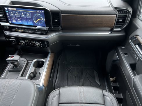 Used 2024 Chevrolet Silverado 1500 High Country w/ Technology Package image 34