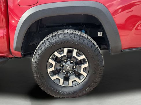 Used 2021 Toyota Tacoma TRD Off-Road w/ Technology Package AWD/4WD image 30
