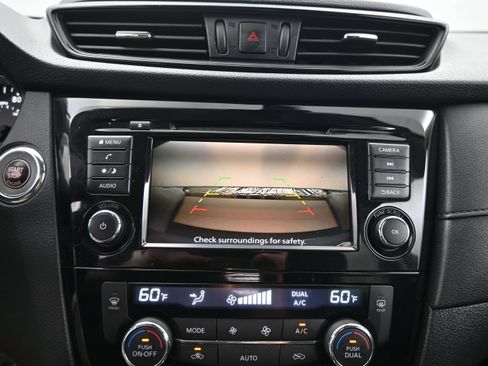 Used 2019 Nissan Rogue SV AWD/4WD image 16