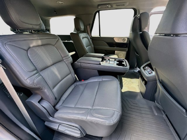 Used 2021 Lincoln Navigator Reserve w/ Luxury Package AWD/4WD image 29