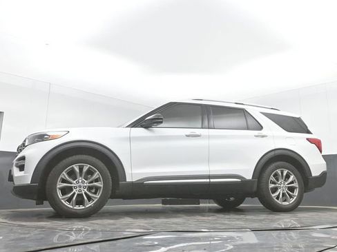 Used 2021 Ford Explorer Limited w/ Equipment Group 301A AWD/4WD image 30