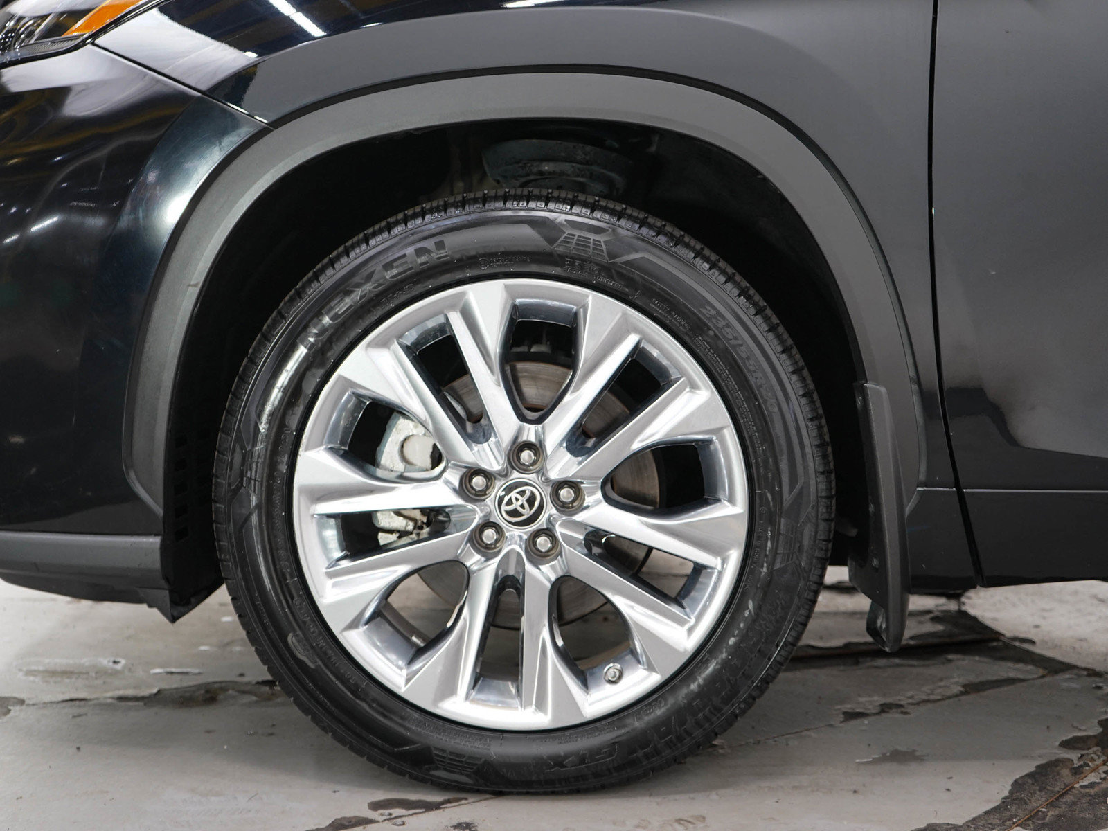 Used 2024 Toyota Highlander Limited AWD/4WD image 30