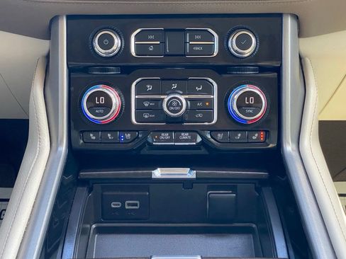 Used 2024 GMC Yukon XL Denali AWD/4WD image 27