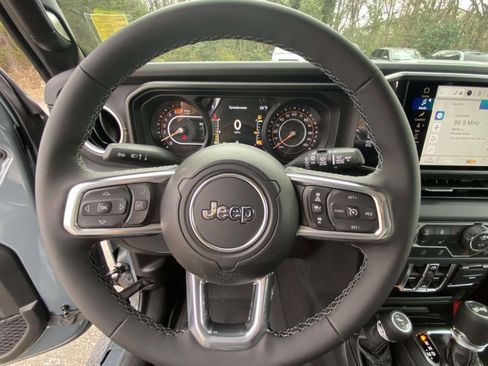 New 2026 Jeep Wrangler Unlimited Sahara AWD/4WD image 19