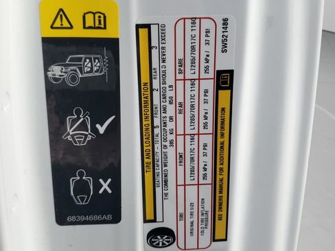 Used 2025 Jeep Wrangler Unlimited Rubicon w/ Convenience Group image 32