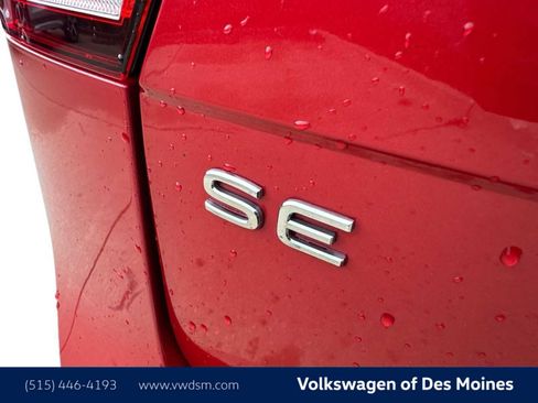 Used 2022 Volkswagen Tiguan SE w/ Panoramic Sunroof Package image 6