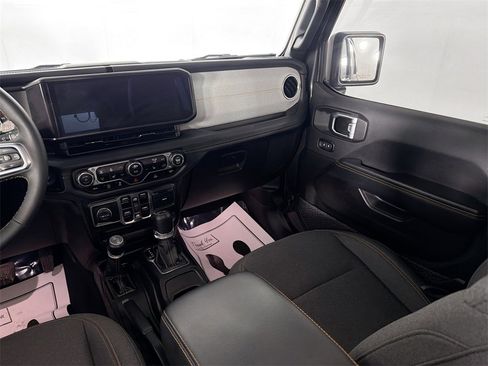 Used 2024 Jeep Wrangler Sahara image 22