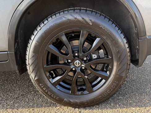 Used 2018 Nissan Rogue SV image 27