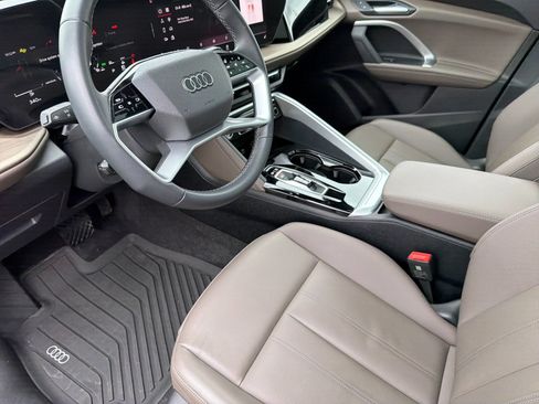 Used 2025 Audi Q5 Premium w/ Convenience Package AWD/4WD image 9