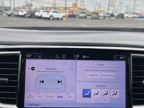 Used 2024 Chrysler Pacifica Touring-L image 40