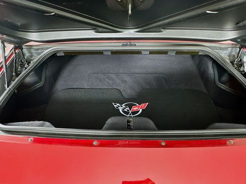 Used 2004 Chevrolet Corvette Convertible w/ Preferred Equipment Group RWD image 24