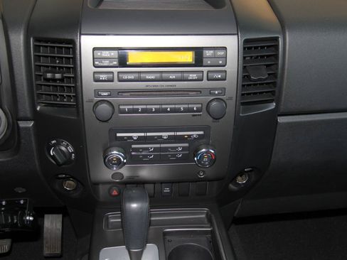 Used 2008 Nissan Titan SE AWD/4WD image 16