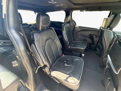 Used 2021 Chrysler Pacifica Limited w/ Uconnect Theater Family Group AWD/4WD image 28