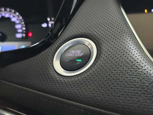 Used 2018 Cadillac XT5 Luxury w/ Driver Awareness Package image 34