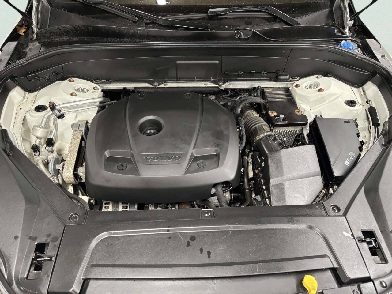 Used 2018 Volvo XC90 T6 R-Design w/ Convenience Package AWD/4WD image 8
