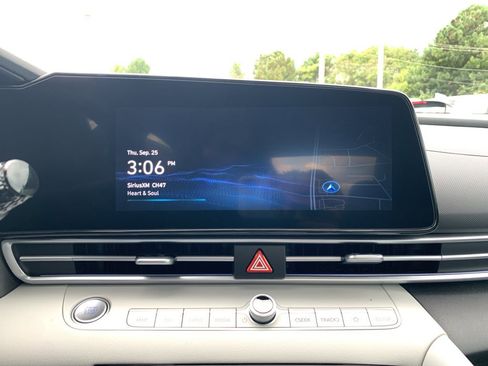 New 2025 Hyundai Elantra Limited image 6