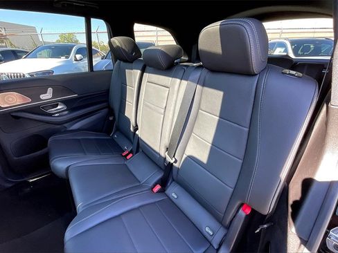 Used 2025 Mercedes-Benz GLS 450 4MATIC image 18