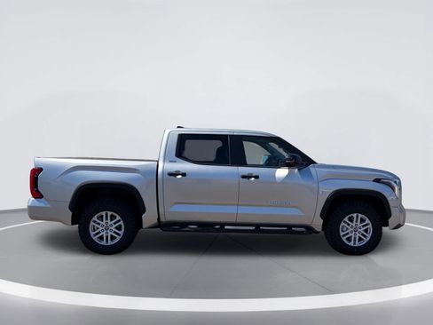 Used 2022 Toyota Tundra SR5 w/ SR5 Convenience Package AWD/4WD image 7