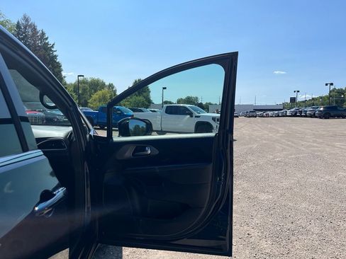 Used 2025 Chrysler Pacifica Select FWD image 39