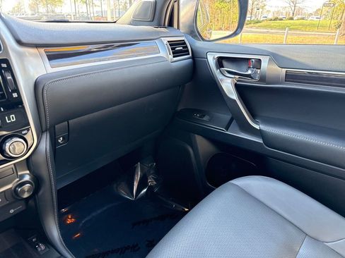 Used 2022 Lexus GX 460 Premium w/ Premium Package image 24