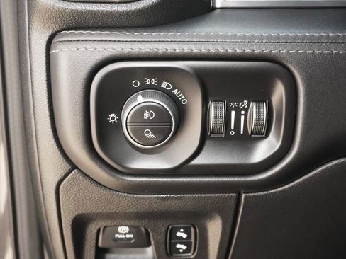 Used 2020 RAM 1500 Limited image 27