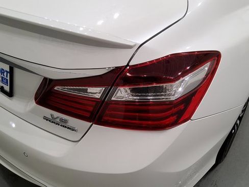 Used 2017 Honda Accord Touring image 13