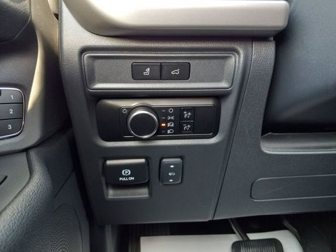 Used 2024 Ford Expedition XLT RWD image 28