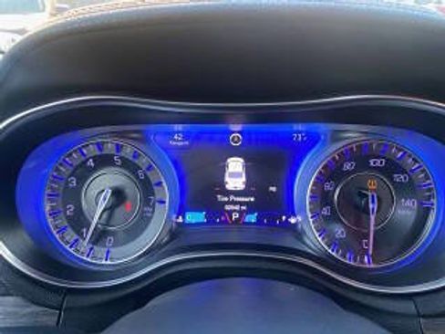 Used 2019 Chrysler 300 Touring w/ Driver Convenience Group image 26