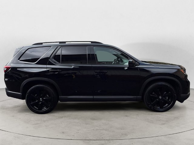 Used 2025 Honda Pilot Black Edition image 4