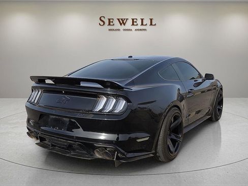 Used 2017 Ford Mustang GT Premium w/ GT Performance Package image 4