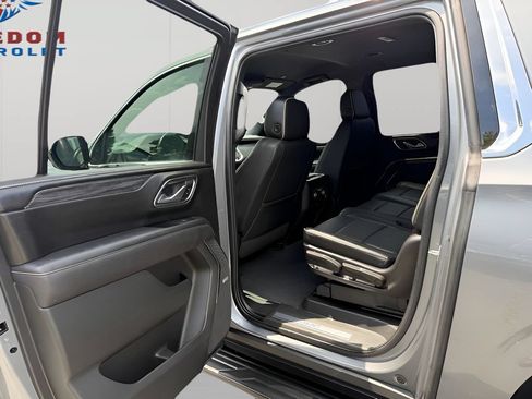 Used 2022 GMC Yukon XL SLT AWD/4WD image 57