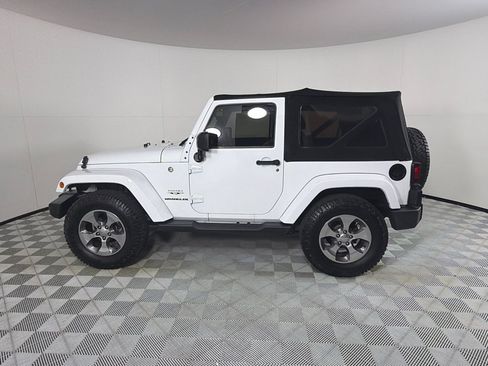 Used 2017 Jeep Wrangler Sahara w/ Dual Top Group AWD/4WD image 8