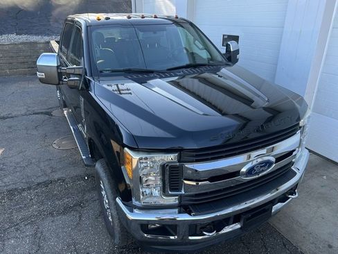 Used 2017 Ford F350 XLT w/ XLT Premium Package image 7