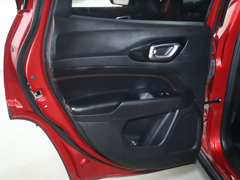 Used 2025 Jeep Compass Trailhawk AWD/4WD image 13