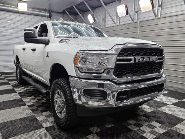 Used 2024 RAM 3500 Tradesman w/ Chrome Appearance Group AWD/4WD image 5